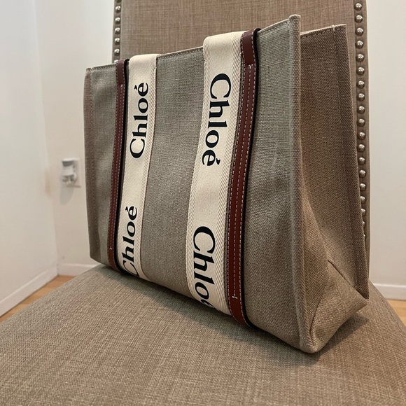 Chloe Woody Medium Logo Tote - Picture 4 of 10